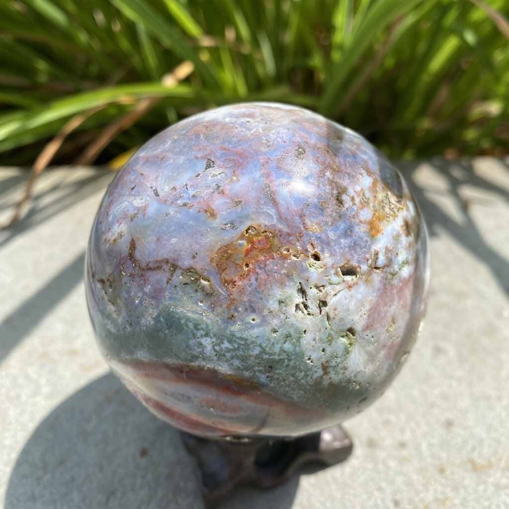 Ocean Jasper gemstone quality sphere has unique colors, like a rainbow! The beautifull crystal candle with crystal heart is also included! (The crystal heart can also be worn as a choker). Height: 2 1/2 inches in Diameter Weight: ..455 kg