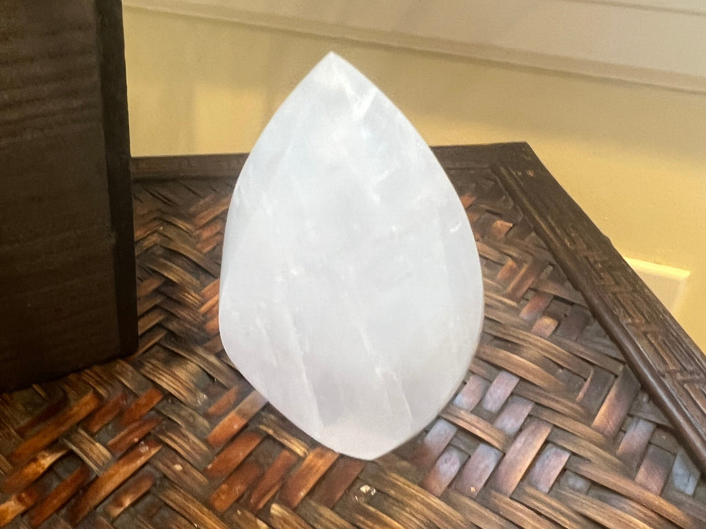 You are viewing a AAA Grade Natural large Polished Rose Quartz Flame. This is a very unique gemstone quality crystal that will look gorgeous in any room to bring love and compassion into your life.